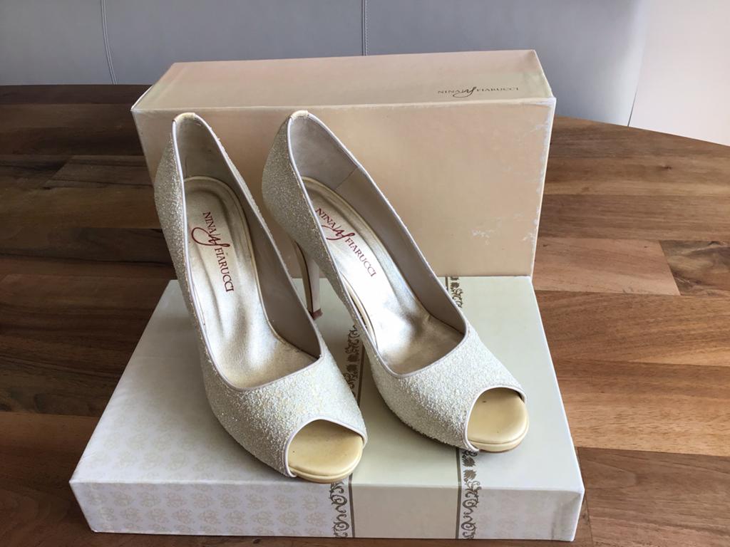 Bieden:  Nina Fiarucci Bruidsschoen, parelwit/ glinster, Kleding | Dames, Schoenen, Wit, Nieuw, Ophalen of Verzenden, Schoenen met hoge hakken