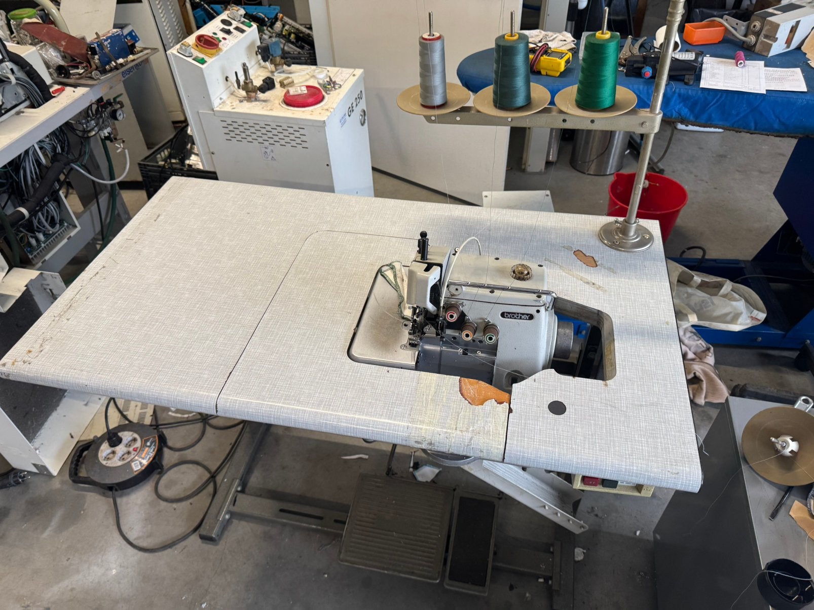 Industriele lockmachine overlock brother 3draad 220volt, Hobby en Vrije tijd, Gebruikt, Brother, Brother, Brother
