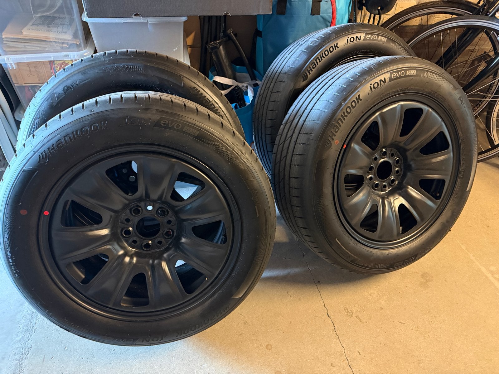 Nieuwe Hankook ION evo Tesla zomerbanden met stalen velgen