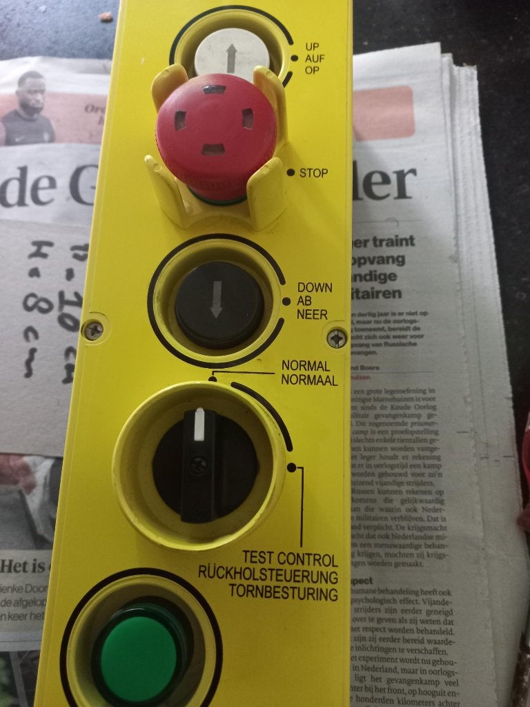 kraan lift takelbediening drukknopschakelaar noodstop 12,50E, Ophalen of Verzenden, Gebruikt