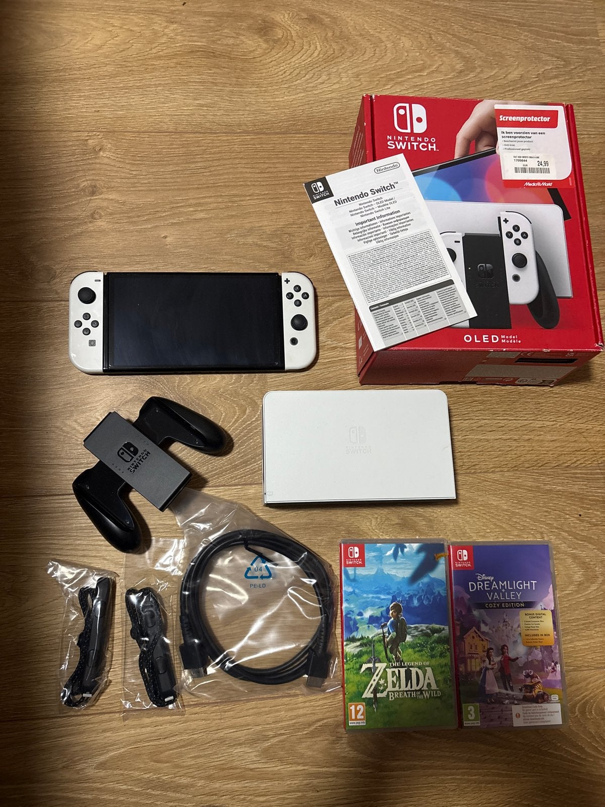 Nintendo Switch OLED met 2 games en accessoires, Spelcomputers en Games, Spelcomputers | Nintendo Switch, Met games, Met 2 controllers