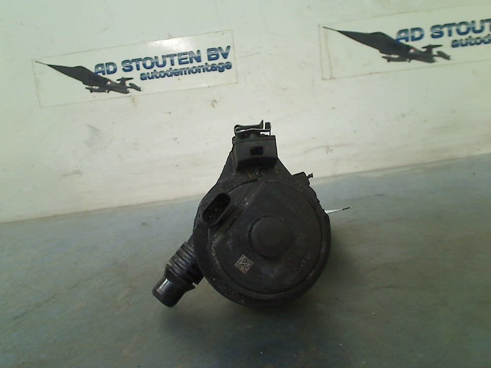Extra Waterpomp BMW 3 serie Touring (G21) 2024 884061401, Gebruikt, Petuelring 130, München 80809, , Duitsland, BMW, Bayerische Motoren Werke AG