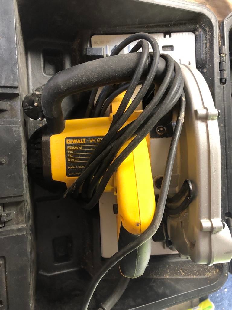 DeWalt D23650-QS Cirkelzaag 1350W - Krachtig en Betrouwbaar, Cirkelzaag, Ophalen of Verzenden, Zo goed als nieuw, 30 tot 70 mm