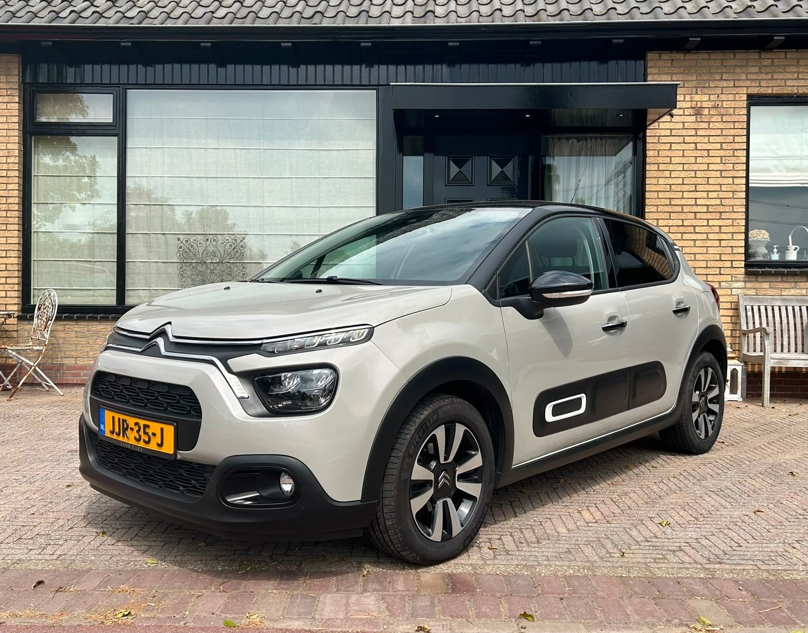Citroën C3 1.2 Puretech 110pk S&S 2024 Grijs, Voorwielaandrijving, 450 kg, 600 kg, Zwart