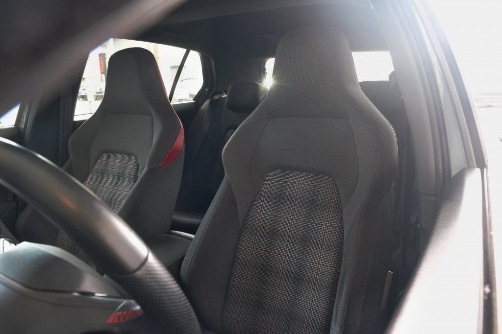 Volkswagen Golf 2.0 TSI GTI Pano, HUD, Dynaudio (bj 2021), 4 cilinders, 1984 cc, Automatische klimaatregeling, Leder en Stof