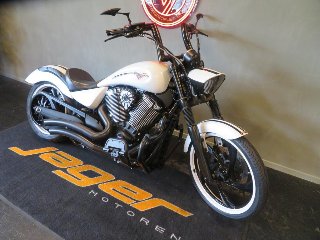 Victory VEGAS 8 BAL TOPSTAAT! SHORT CUTS (bj 2010), Motoren, Chopper, Bedrijf, VICTORY