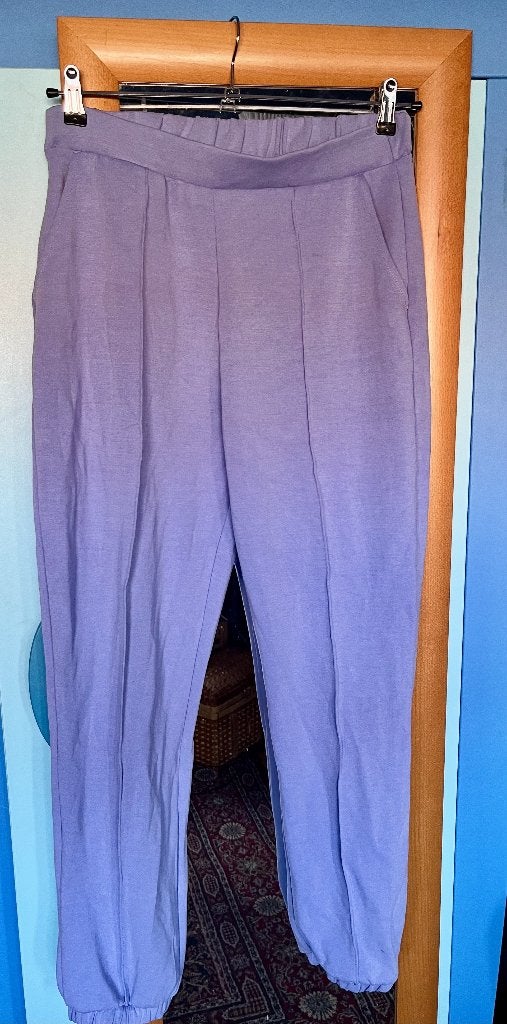 mooie lila joggingbroek Jacqueline de Yong 40/42 nieuw, Kleding | Dames, Verzenden, Paars, Maat 42/44 (L), Nieuw