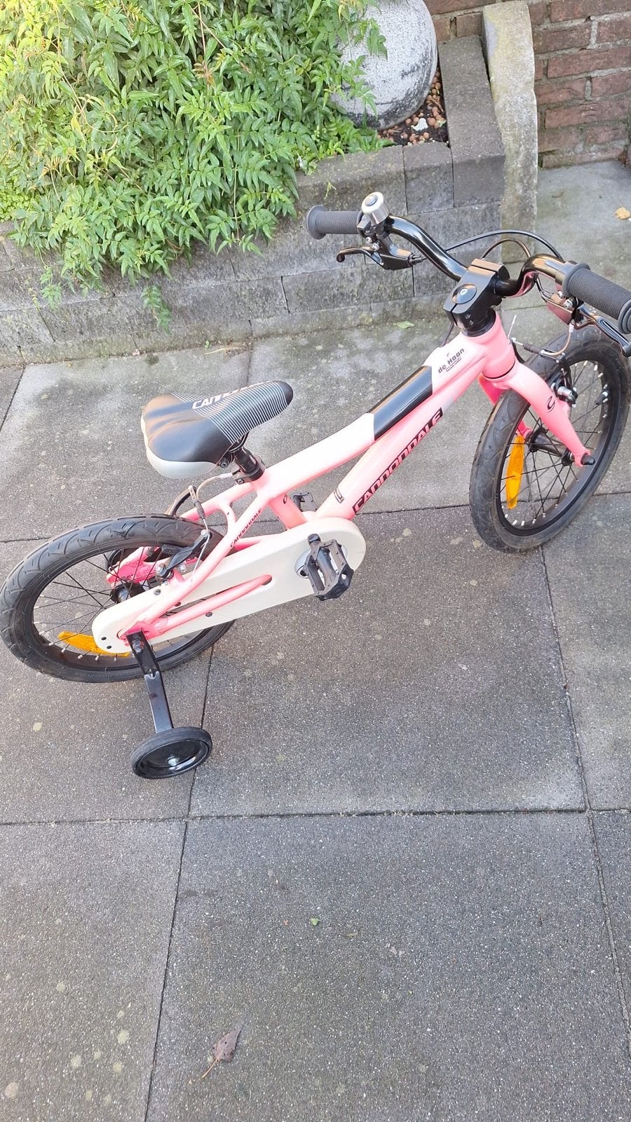 Cannondale Kinderfiets Roze met Zijwieltjes, Fietsen en Brommers, Ophalen, Zijwieltjes, Velgrem, 16 tot 20 inch