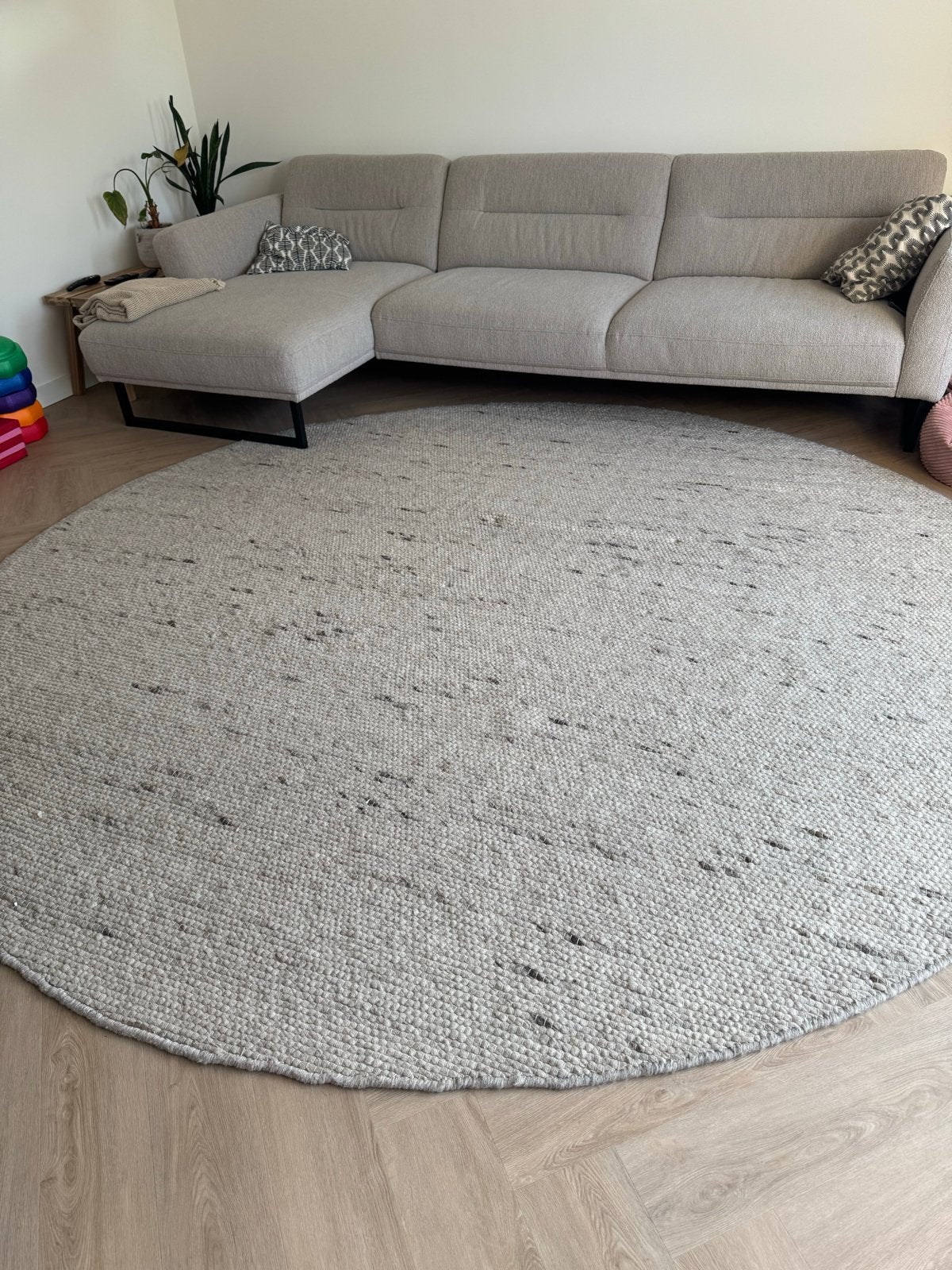 Rond wollen vloerkleed - Grijs/Beige, Huis en Inrichting, Ophalen, Rond, Zo goed als nieuw, 200 cm of meer