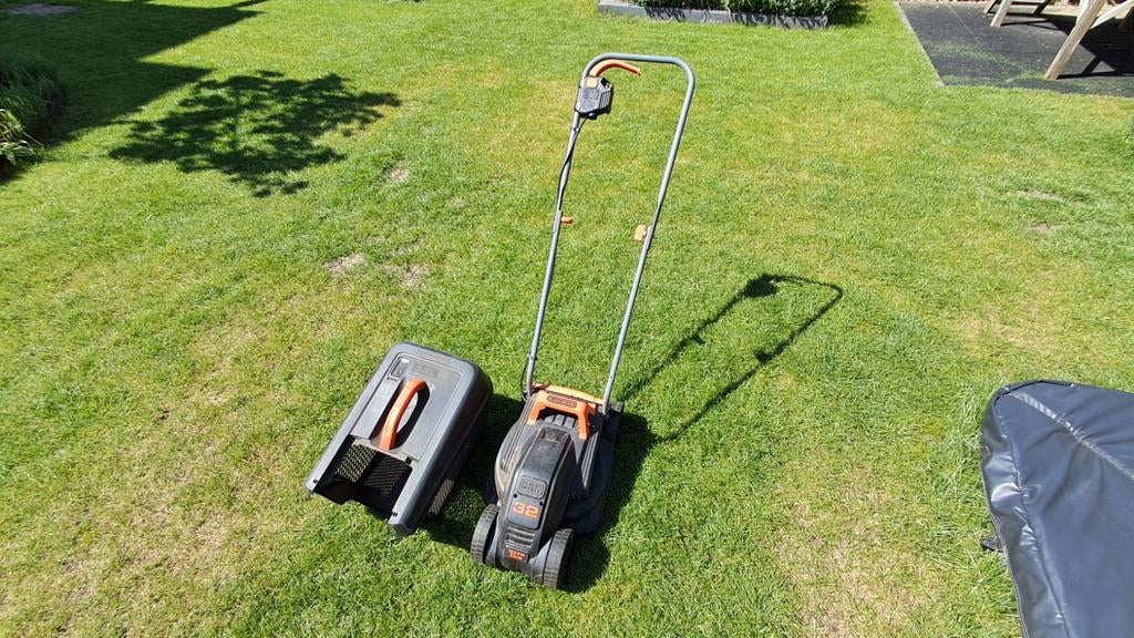 Black&Decker bemw351 Grasmaaier 32cm, Tuin en Terras, Grasmaaiers, Ophalen, Cirkelmaaier, Gebruikt, Elektrische grasmaaier