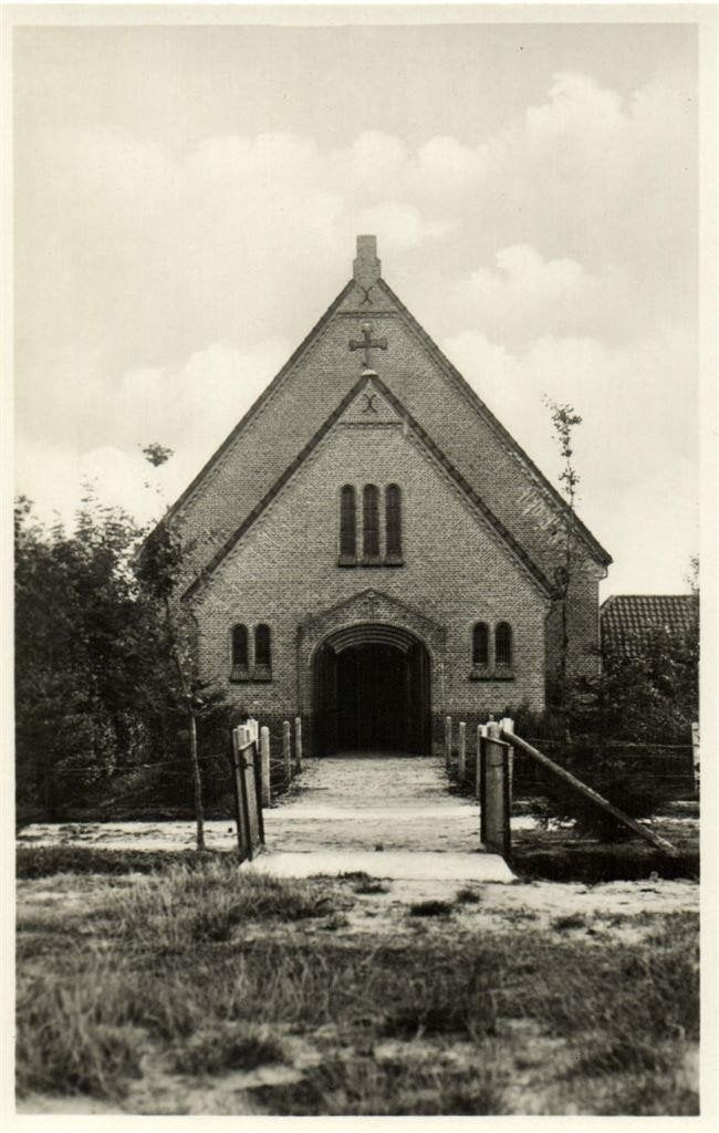 Ingang R.K. Kerk te Amsterdamscheveld - ongelopen, Ophalen of Verzenden, 1940 tot 1960, Ongelopen, Drenthe