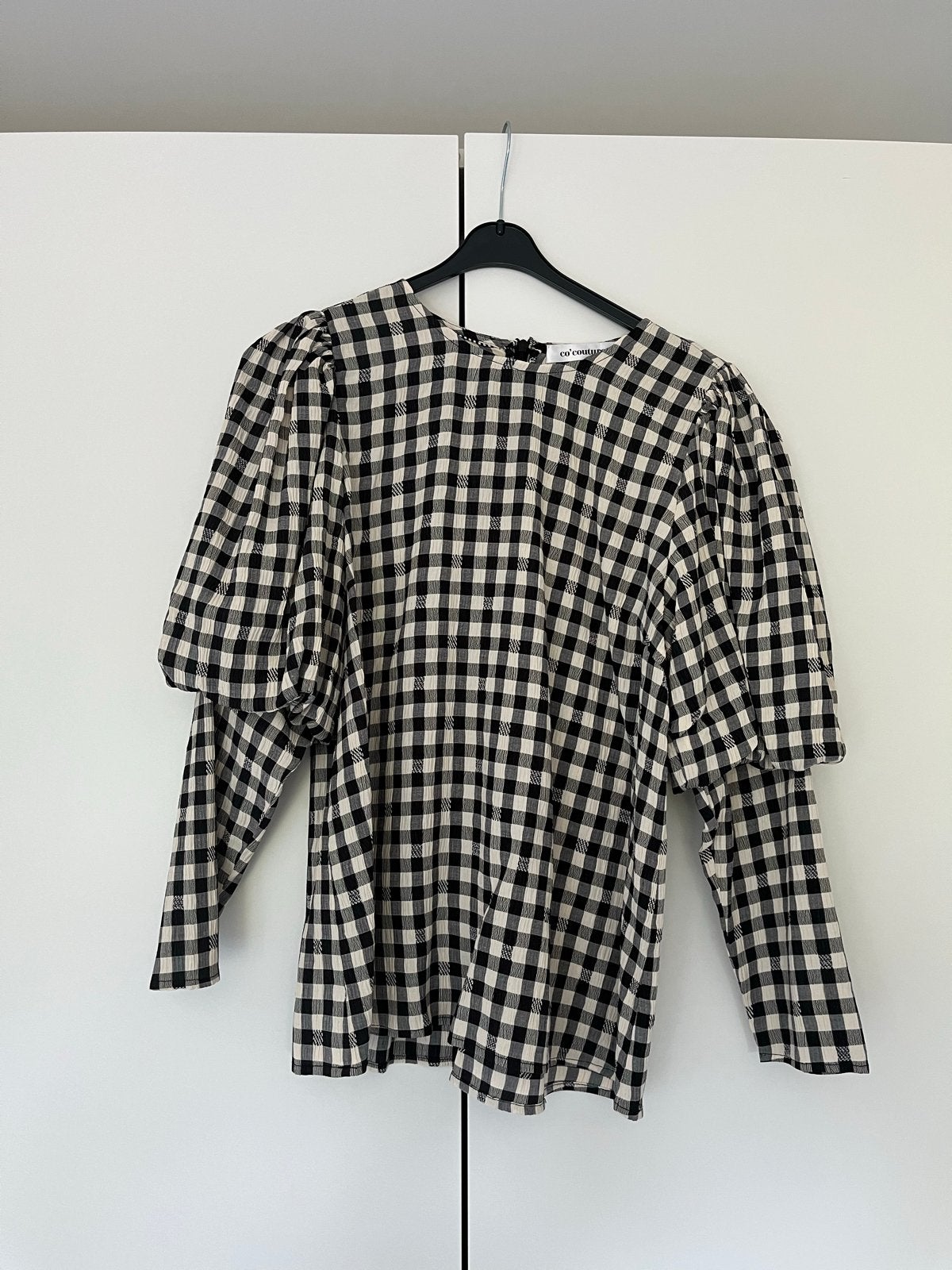 Zwart-wit geruite blouse met pofmouwen Co’Couture maat M, Ophalen of Verzenden, Zo goed als nieuw, Maat 38/40 (M), Zwart