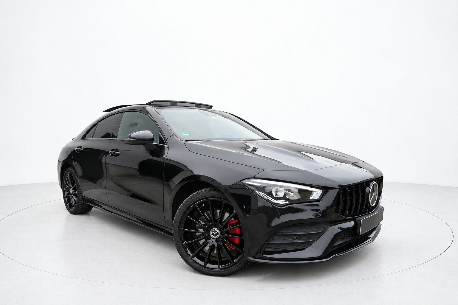 Mercedes-Benz CLA-klasse 250 e AMG NIGHT PANO SFEER CAM, Gebruikt, 4 cilinders, 15 kWh, Zwart