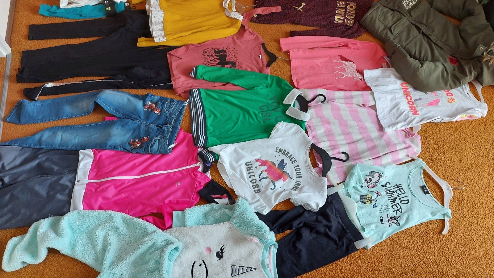 Meisjes kleding., Ophalen