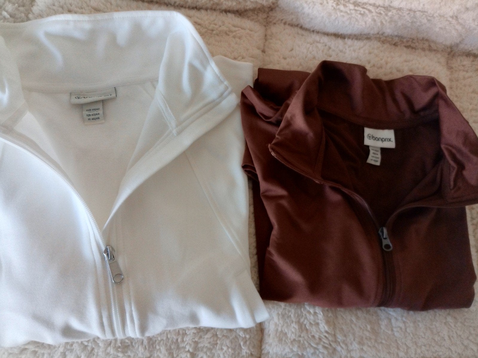 Twee nieuwe korte jasjes wit en bruin maat 44, Kleding | Dames, Ophalen of Verzenden, Nieuw, Maat 42/44 (L), Wit