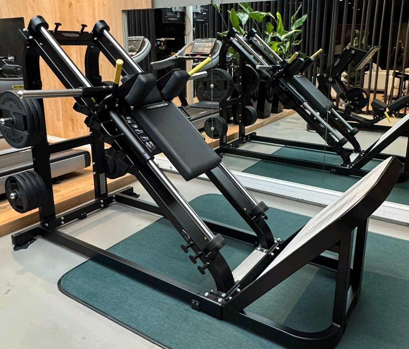 Technogym Hack Squat, Sport en Fitness, Fitnessmaterialen, Ophalen, Gebruikt, Benen, Overige typen