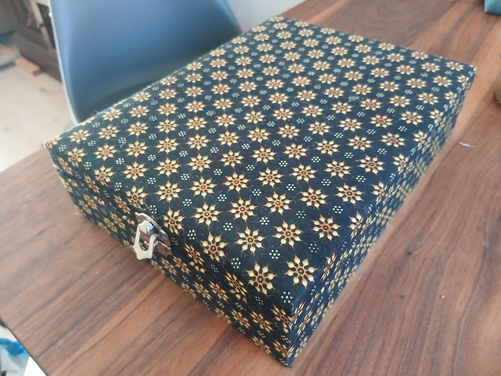Decoratieve opbergdoos met bloemenpatroon, Ophalen of Verzenden, Zo goed als nieuw