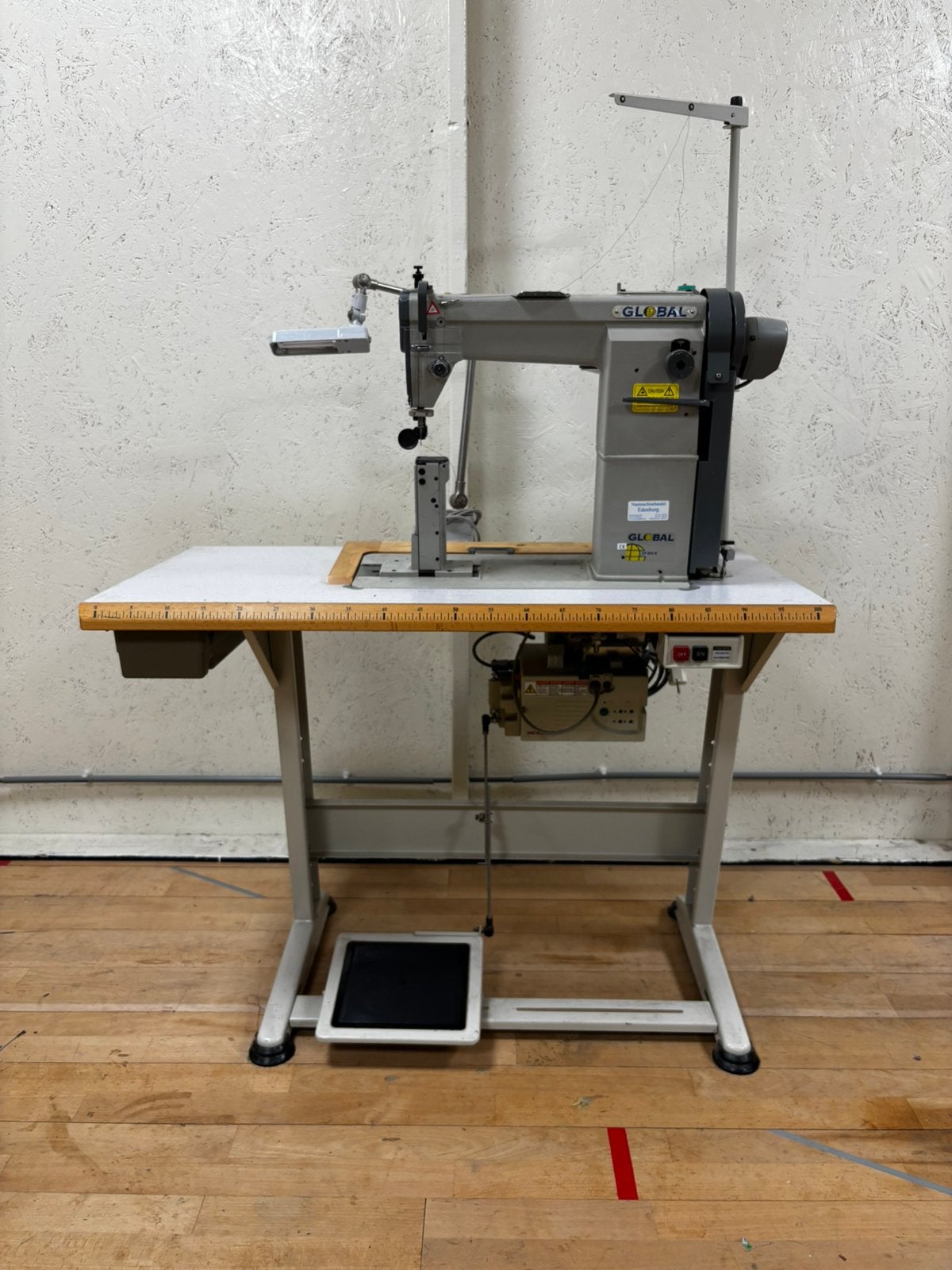 Global LP 933 R - vrije arm naaimachine, Ophalen, Zo goed als nieuw, Naaimachine, Overige merken