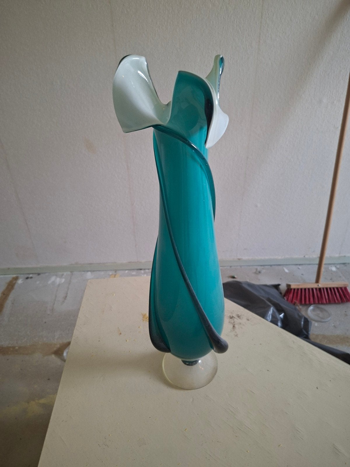 Unieke turquoise glazen vaas, modern design, Ophalen of Verzenden