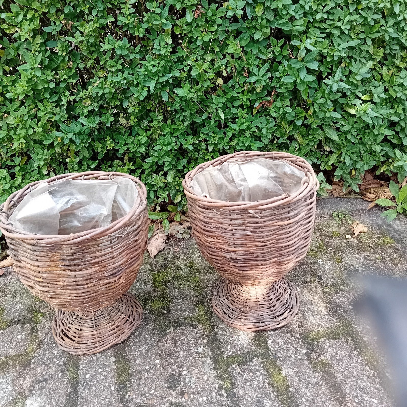 Set van 2 rieten plantenbakken met plastic binnenvoering, 25 tot 40 cm, Overige materialen, Gebruikt, Rond