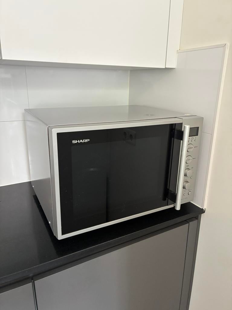 Sharp Combimagnetron R-931 INW, Witgoed en Apparatuur, Magnetrons, Ophalen of Verzenden, Gebruikt, 45 tot 60 cm, Combimagnetron