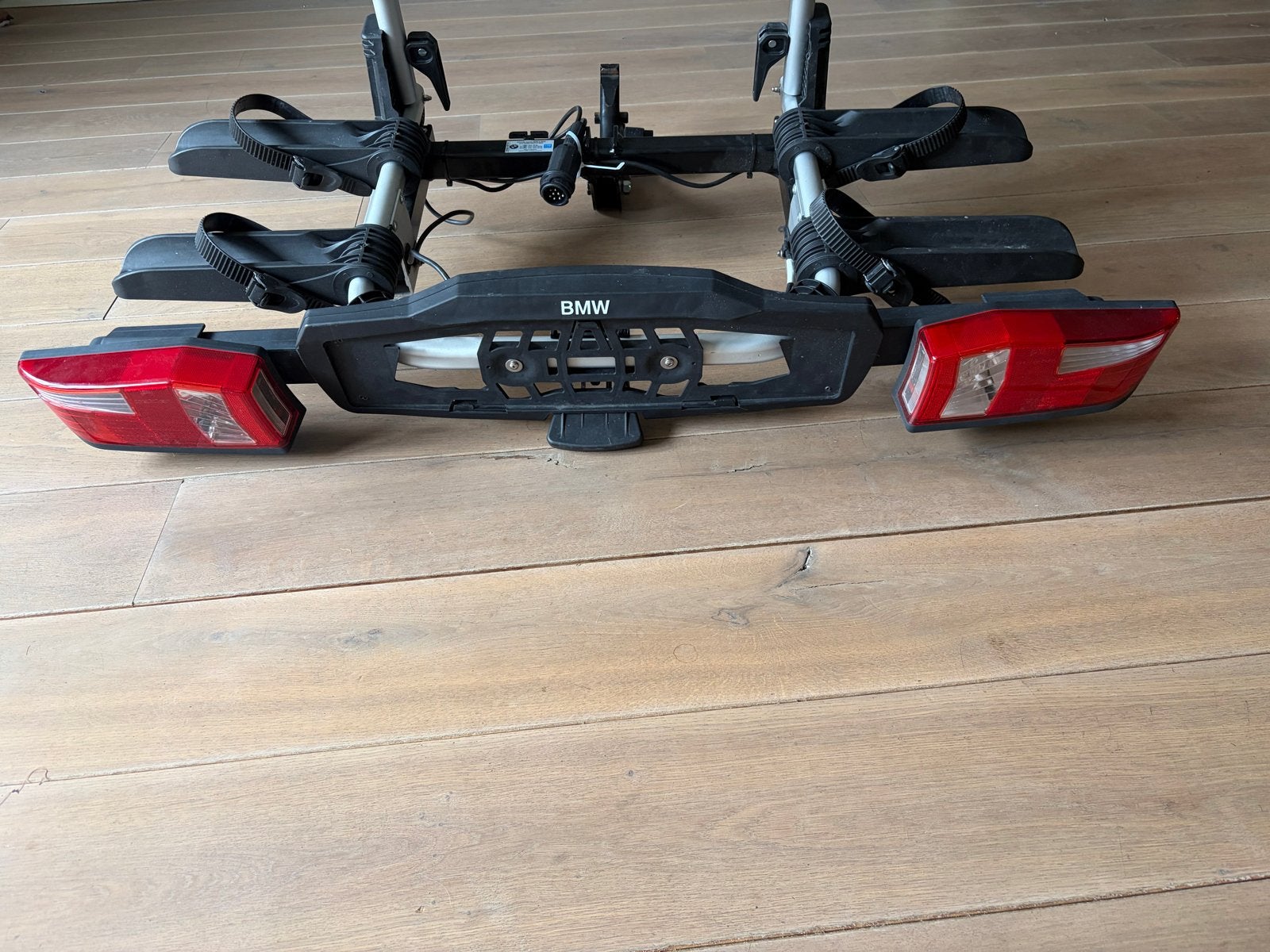 BMW fietsendrager voor trekhaak - E-bike geschikt, Auto diversen, Fietsendragers, Gebruikt, Ophalen of Verzenden, 2 fietsen, Trekhaakdrager