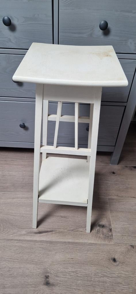 Wit houten plantentafeltje, Huis en Inrichting, Tafels | Bijzettafels, Ophalen, Minder dan 55 cm, Gebruikt, Klassiek, Landelijk