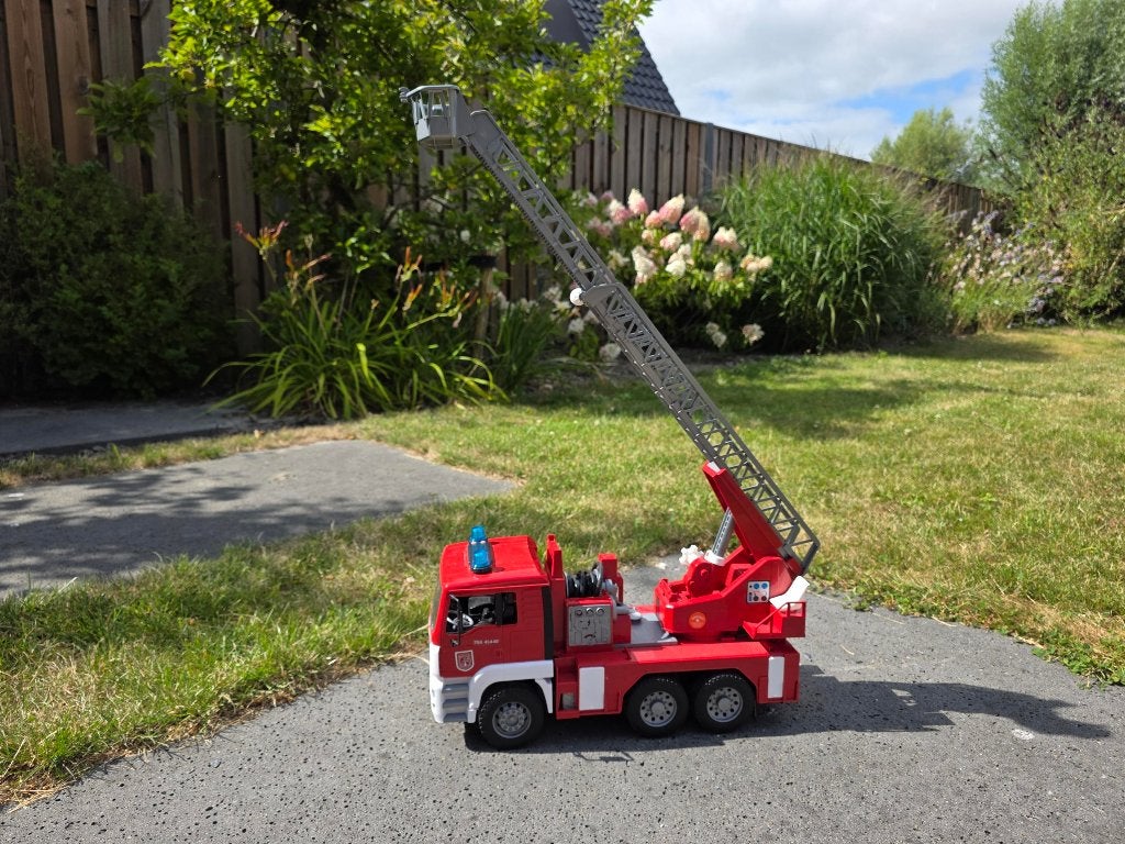 Bruder MAN brandweer vrachtwagen, Ophalen of Verzenden, Zo goed als nieuw