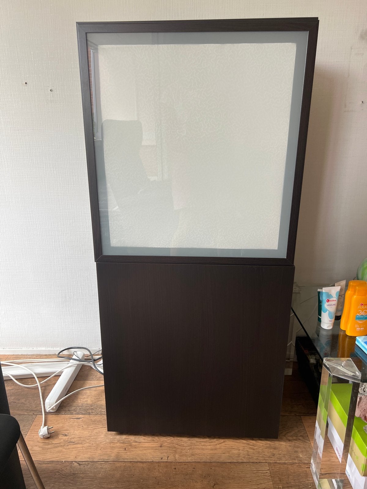 2 IKEA kastjes, bovenste met glazen deur, Ophalen, Gebruikt