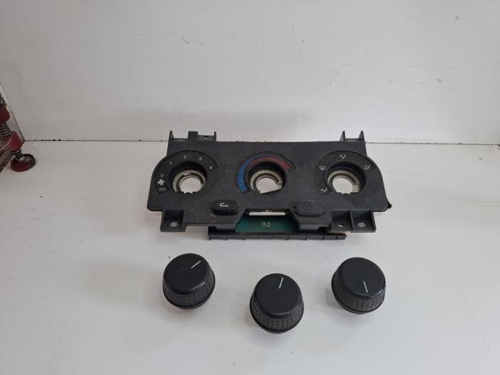 Kachel Bedieningspaneel van een Alfa Romeo Spider