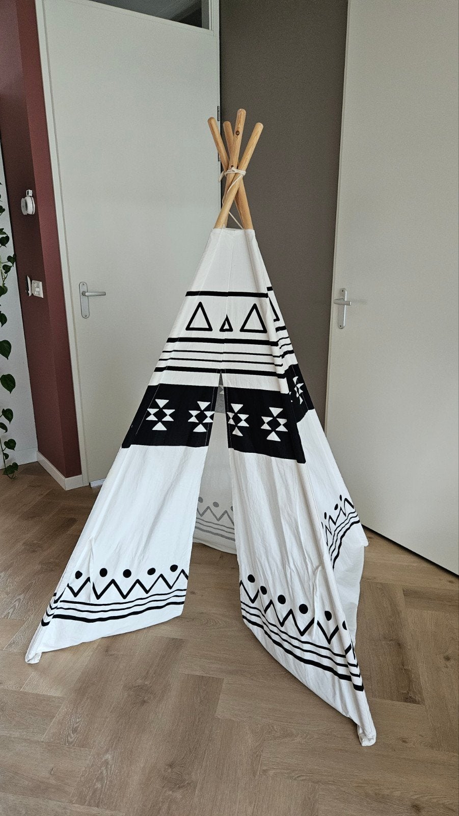 wigwam / tipi tent - speeltent van stof met houten stokken, Ophalen, Gebruikt