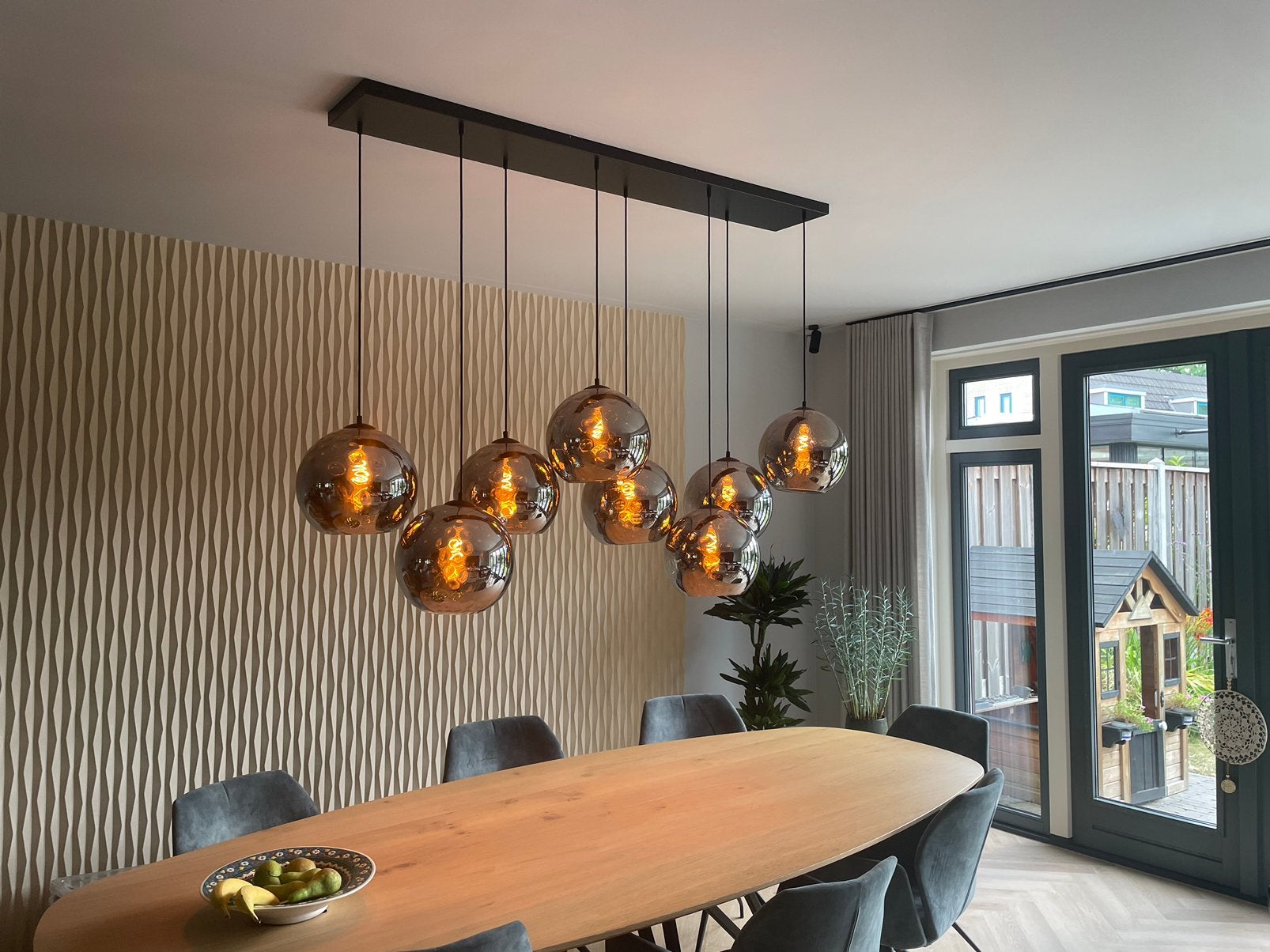 Prachtige moderne hanglamp met 8 rookglazem bollen, Ophalen, Gebruikt