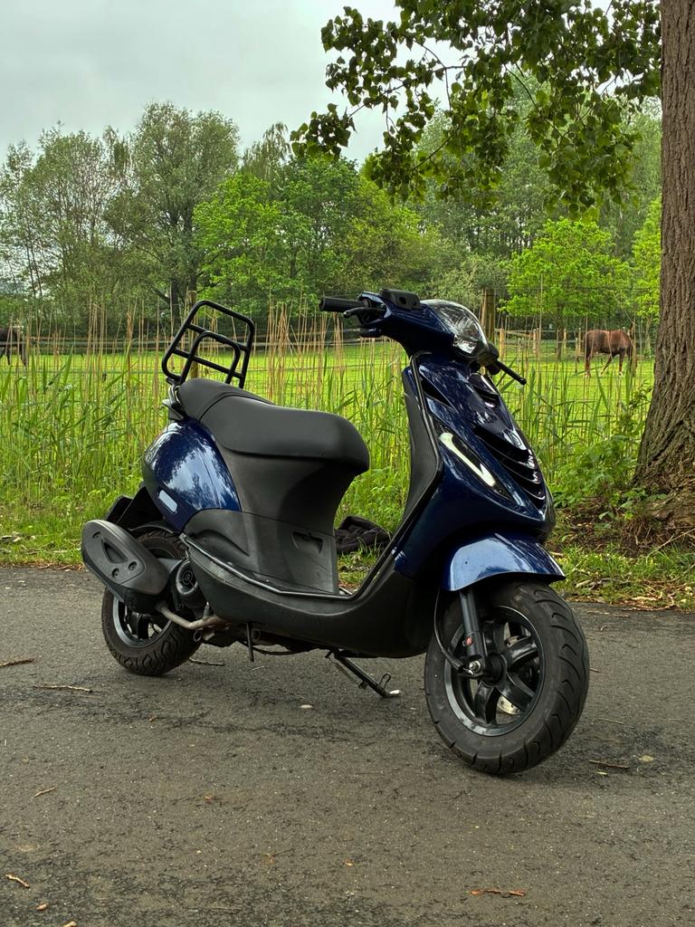 Piaggio zip 2020 Full option!!, Fietsen en Brommers, Scooters | Piaggio, Zo goed als nieuw, Zip, Benzine, Ophalen of Verzenden