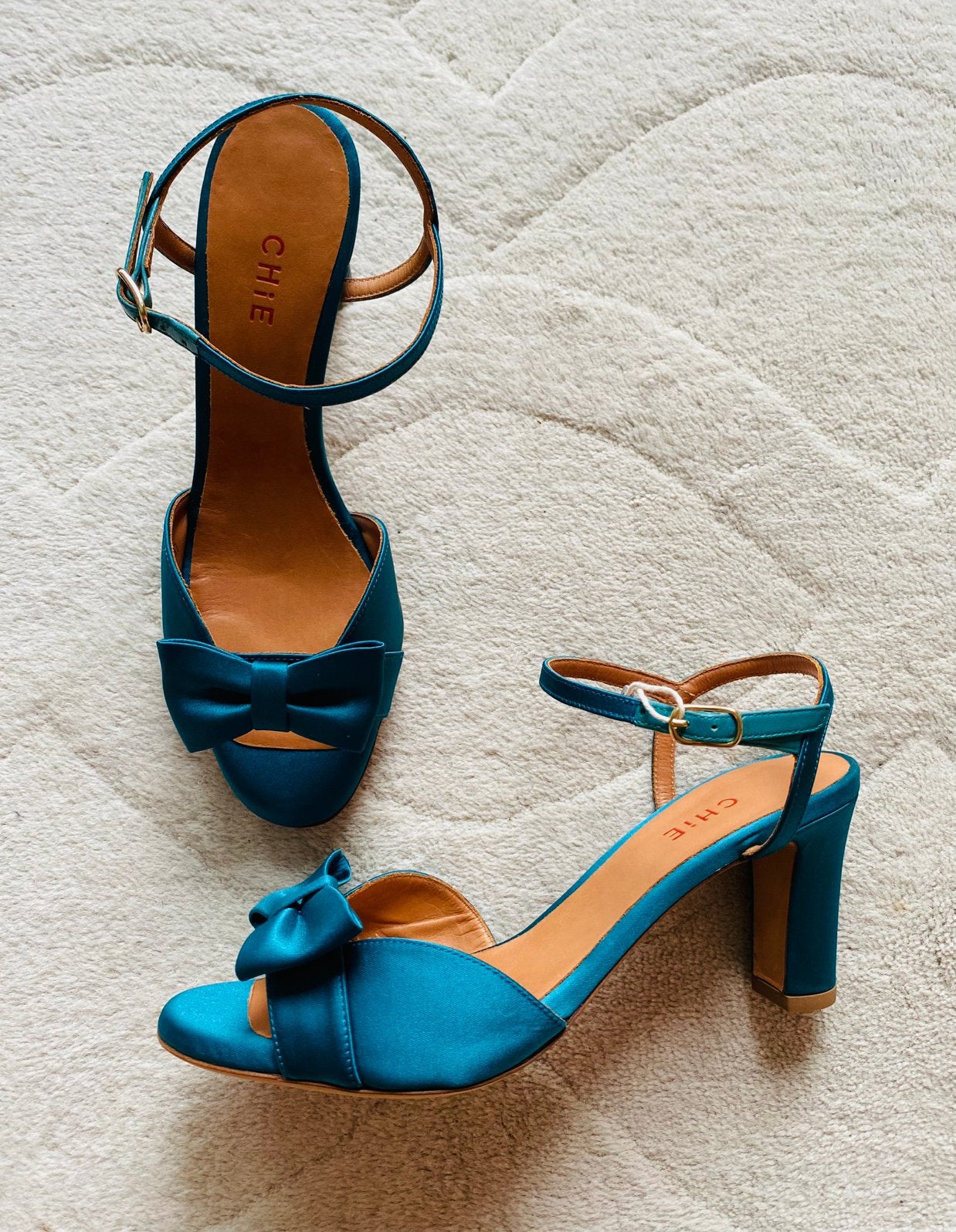 Nieuw: satijnen Chie Mihara sandalen in maat 37 😍, Nieuw, Groen, Sandalen of Muiltjes, Ophalen of Verzenden
