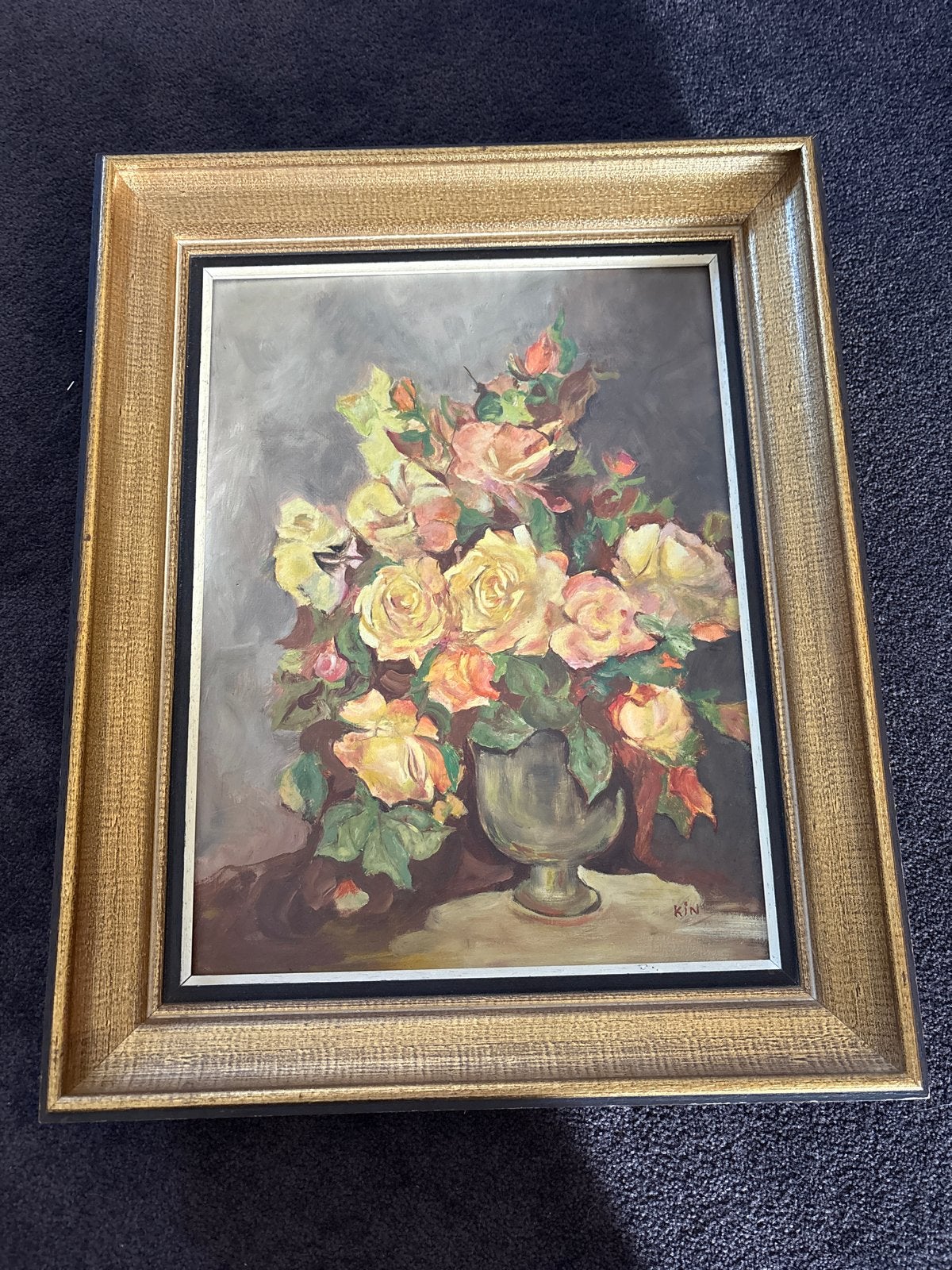 Klassiek schilderij: Rozen in vaas, gesigneerd K.N., Bloemen, Doek, Ophalen of Verzenden, Gesigneerd
