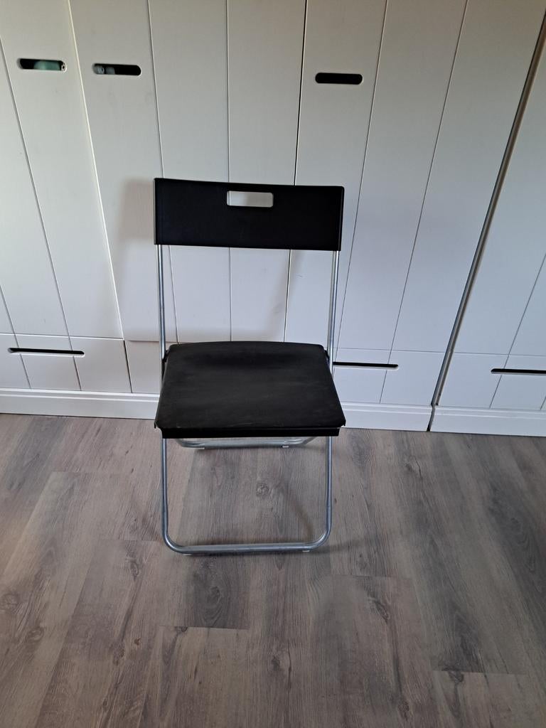 Zwarte klapstoel, Huis en Inrichting, Stoelen, Ophalen, Zwart, Eén