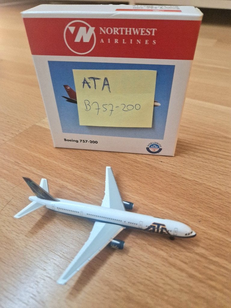 Herpa vliegtuig model 1:500 ATA B757-200, Verzamelen, Ophalen of Verzenden, Zo goed als nieuw, Schaalmodel