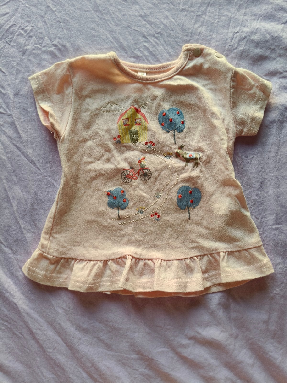 T-shirt met ruche maat 68, Kinderen en Baby's, Babykleding | Maat 68, Zeeman, Meisje, Ophalen of Verzenden, Zo goed als nieuw