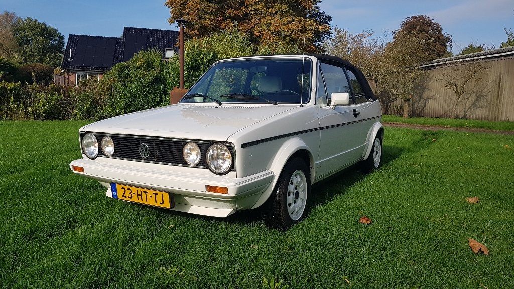 Volkswagen Golf 1.8 mk1 cabrio 1985 Wit, Auto's, Oldtimers, Voorwielaandrijving, Stof, Cabriolet, Volkswagen