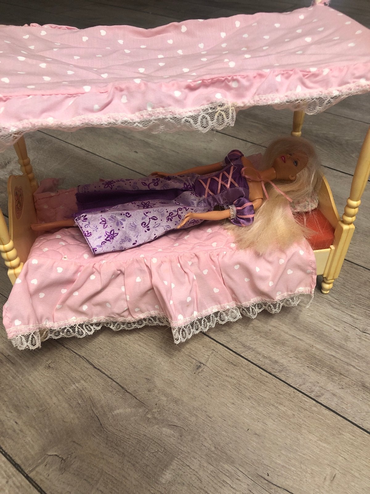 Barbie met hemelbed, Kinderen en Baby's, Speelgoed | Poppen, Ophalen of Verzenden, Gebruikt, Barbie
