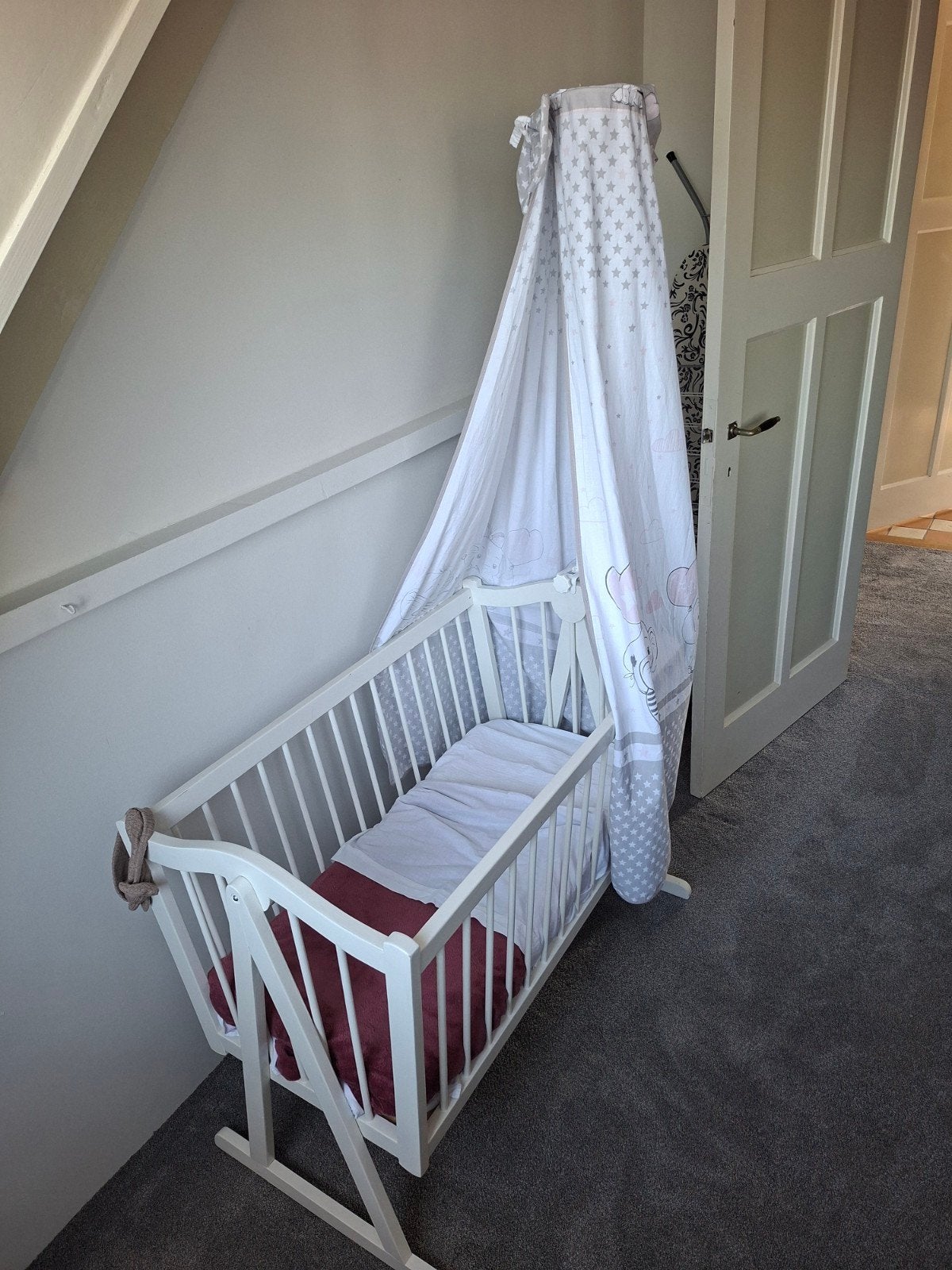 Witte wieg met hemeltje en matrasje, Kinderen en Baby's, Babywiegjes en Ledikanten, Ophalen, Gebruikt, Wieg