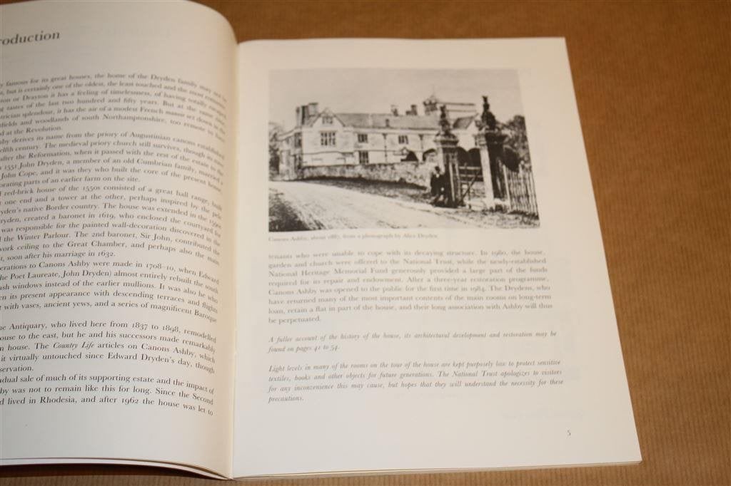 Canons Ashby, Northamptonshire. The National Trust., Ophalen of Verzenden, Gelezen, Europa