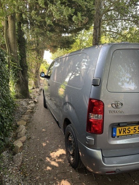 Toyota Proace Long Worker 2.0 D-4d 145pk S&S 2022 Grijs, Zwart, 4 cilinders, Parkeercamera, Particulier
