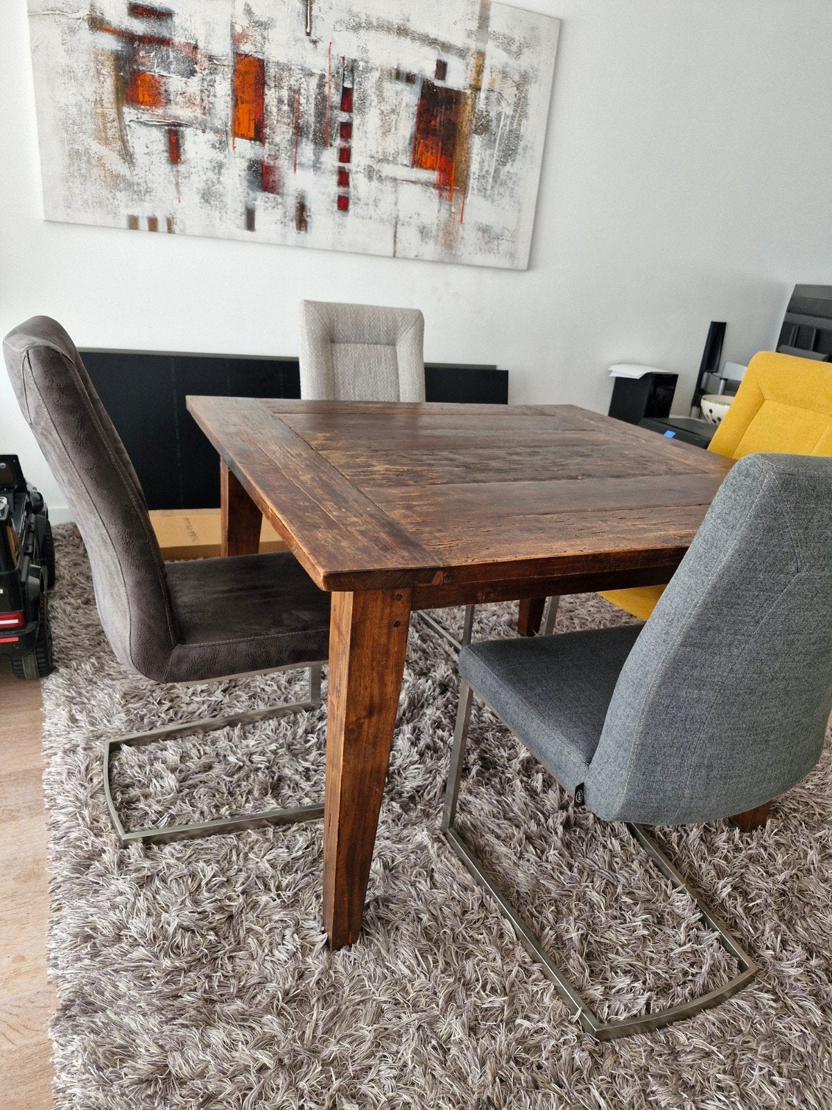 Koloniale eettafel met 4 kleurrijke stoelen, Huis en Inrichting, Ophalen of Verzenden