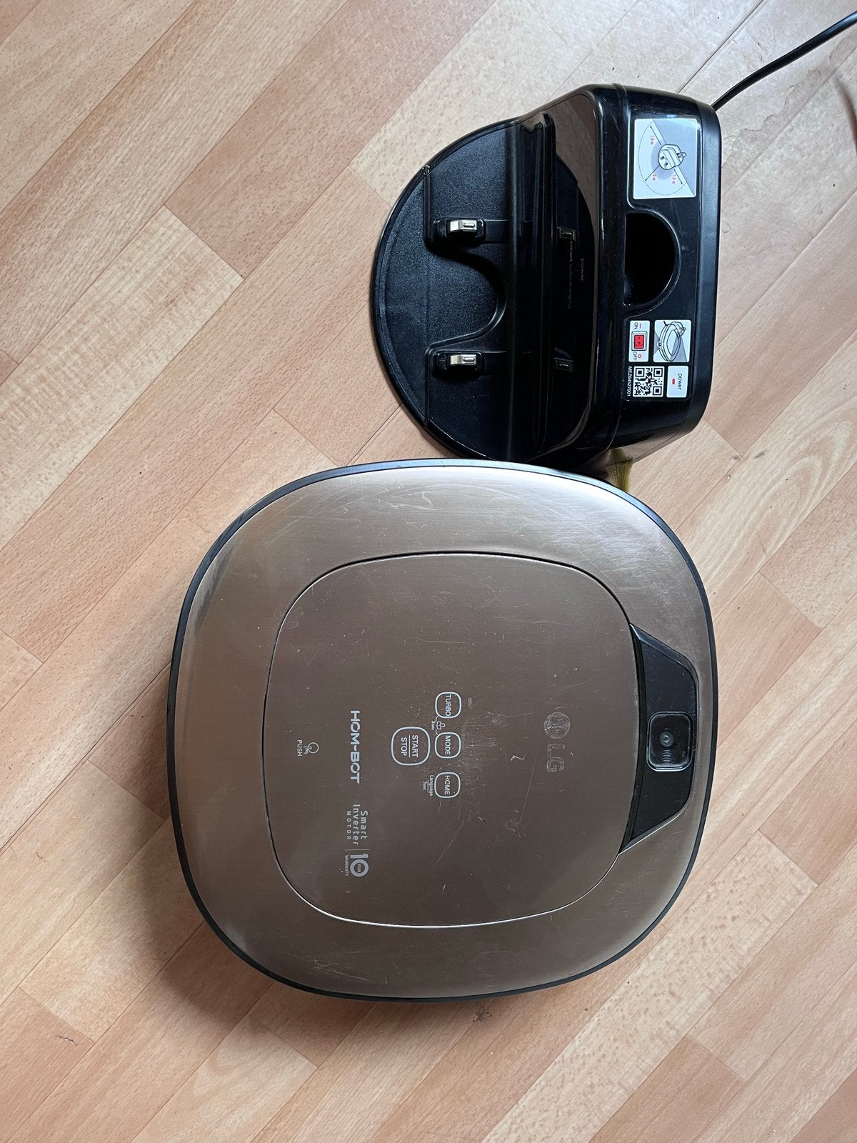 LG Hom-Bot robotstofzuiger - Accu defect, Witgoed en Apparatuur, Robotstofzuiger, Niet werkend, Reservoir, Oplaadstation