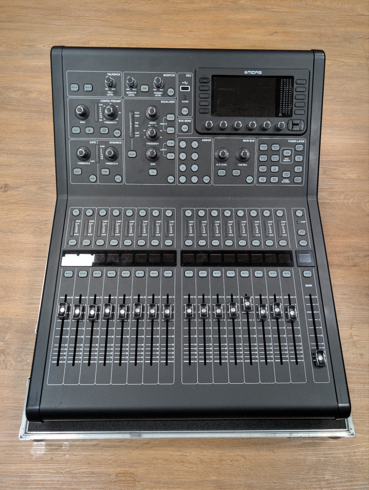 Midas M32R + Flightcase +2x DN32-LIVE kaart- Zo goed als ni, Ophalen of Verzenden, Zo goed als nieuw, 20 kanalen of meer, Microfooningang