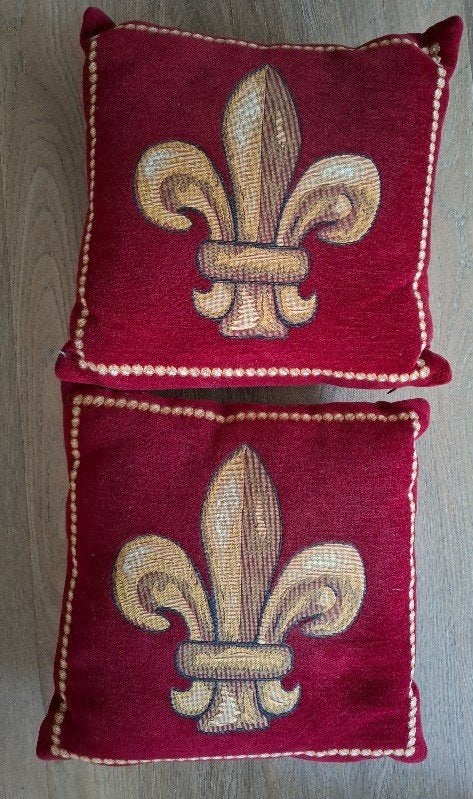 Twee kussens 30 x 30 cm. Jules Pansu gobelin. Donkerrood, Ophalen of Verzenden, Zo goed als nieuw, Overige typen