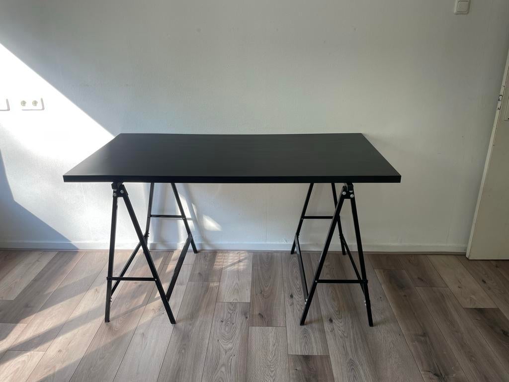 IKEA IDASEN bureau/tafel met metalen onderstel, Huis en Inrichting, Bureaus, Ophalen, 160 cm, Zo goed als nieuw, Industrieel