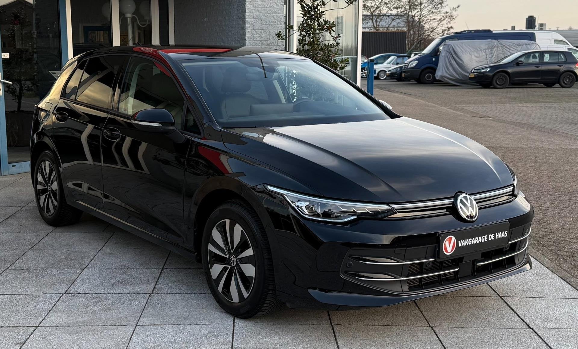 Volkswagen GOLF 1.5 eTSI Life Edition, Auto's, 1498 cc, 4 cilinders, Leder en Stof, Zwart