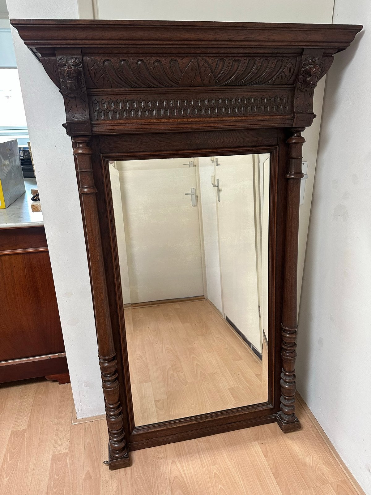 Antieke spiegel met rijk bewerkt houten frame, Ophalen, Rechthoekig, 50 tot 100 cm, 150 tot 200 cm